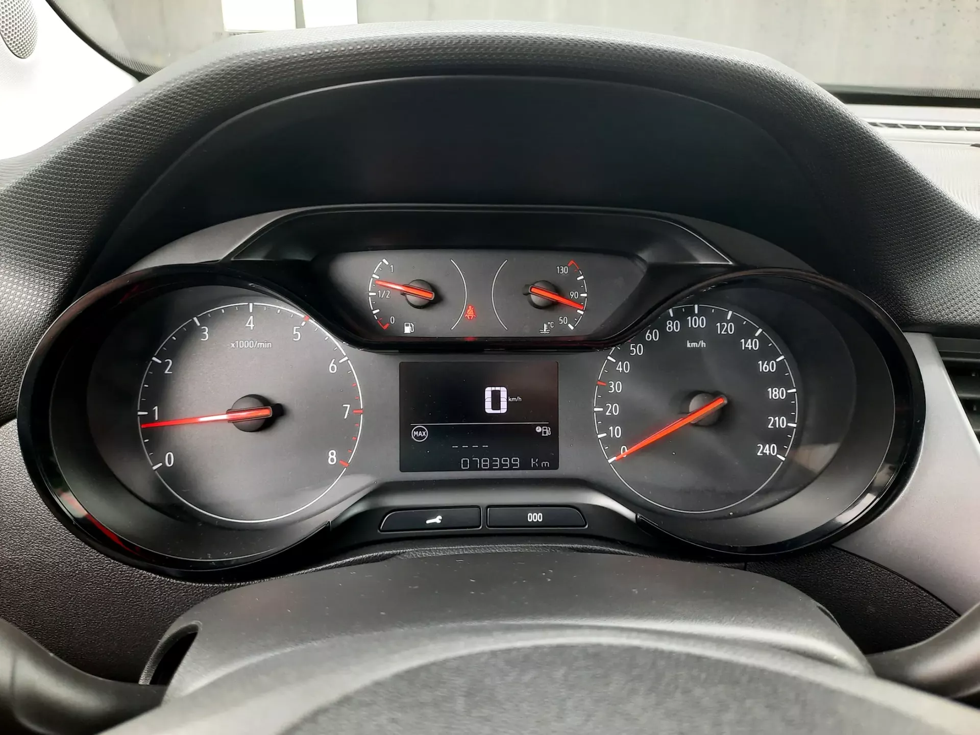 Opel Crossland X 1.2 Business Edition 8