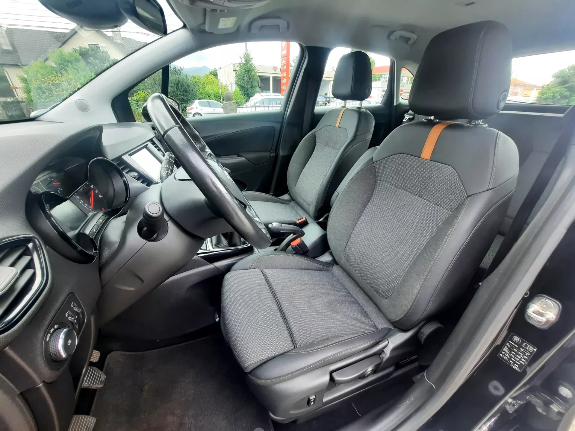 Opel Crossland X 1.2 Business Edition 14