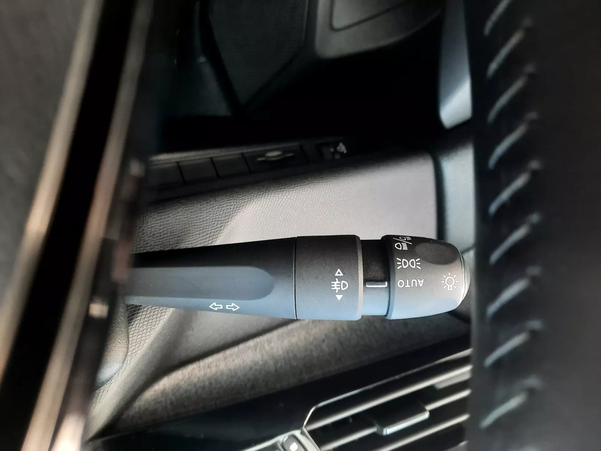 Peugeot 308 1.5 BlueHDi Allure 6