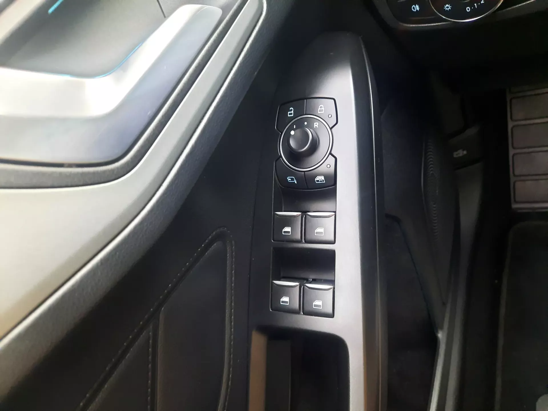 Ford Focus 1.0 EcoBoost MHEV ST-Line 7