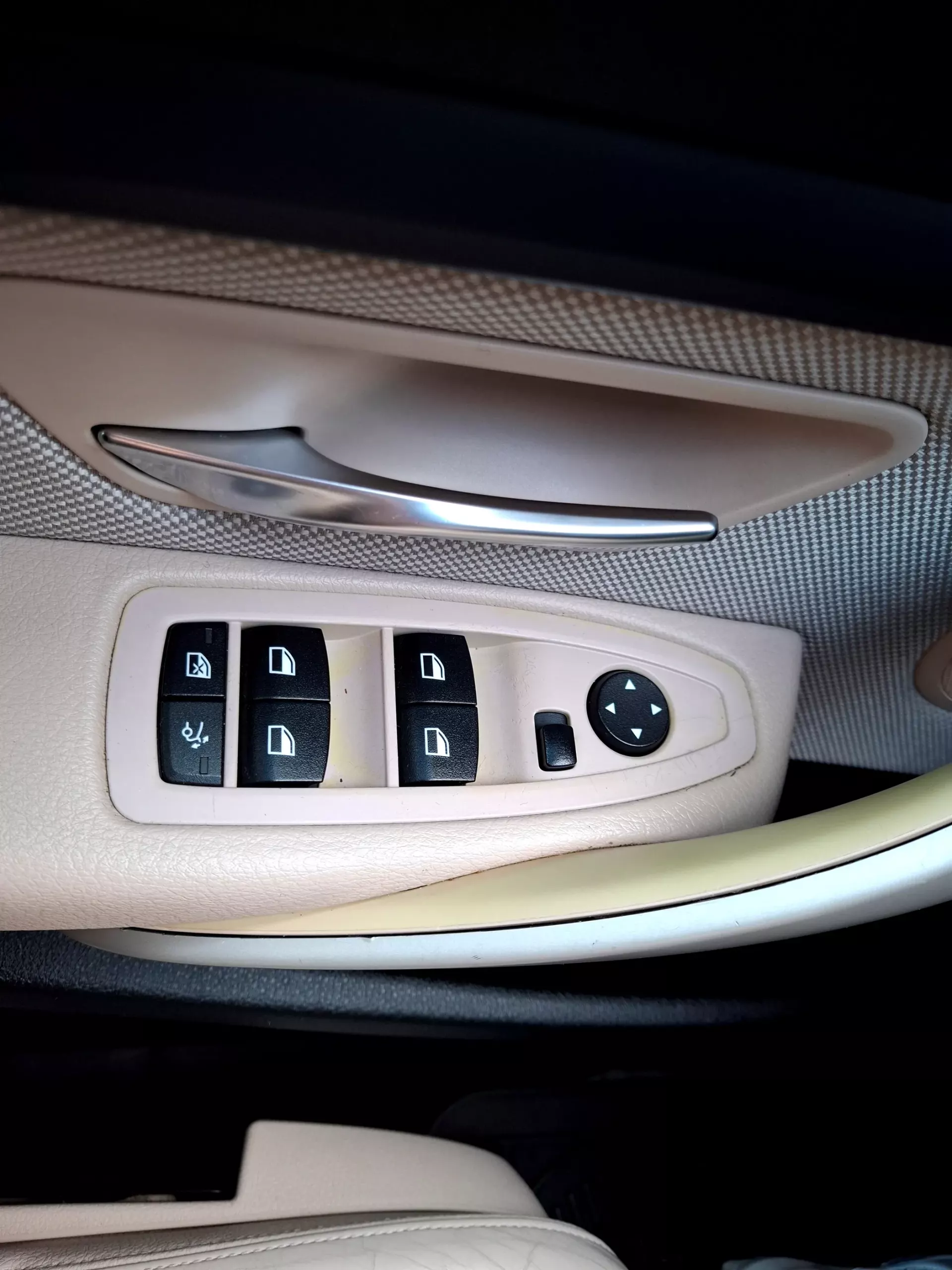 BMW 318 Gran Turismo d 6