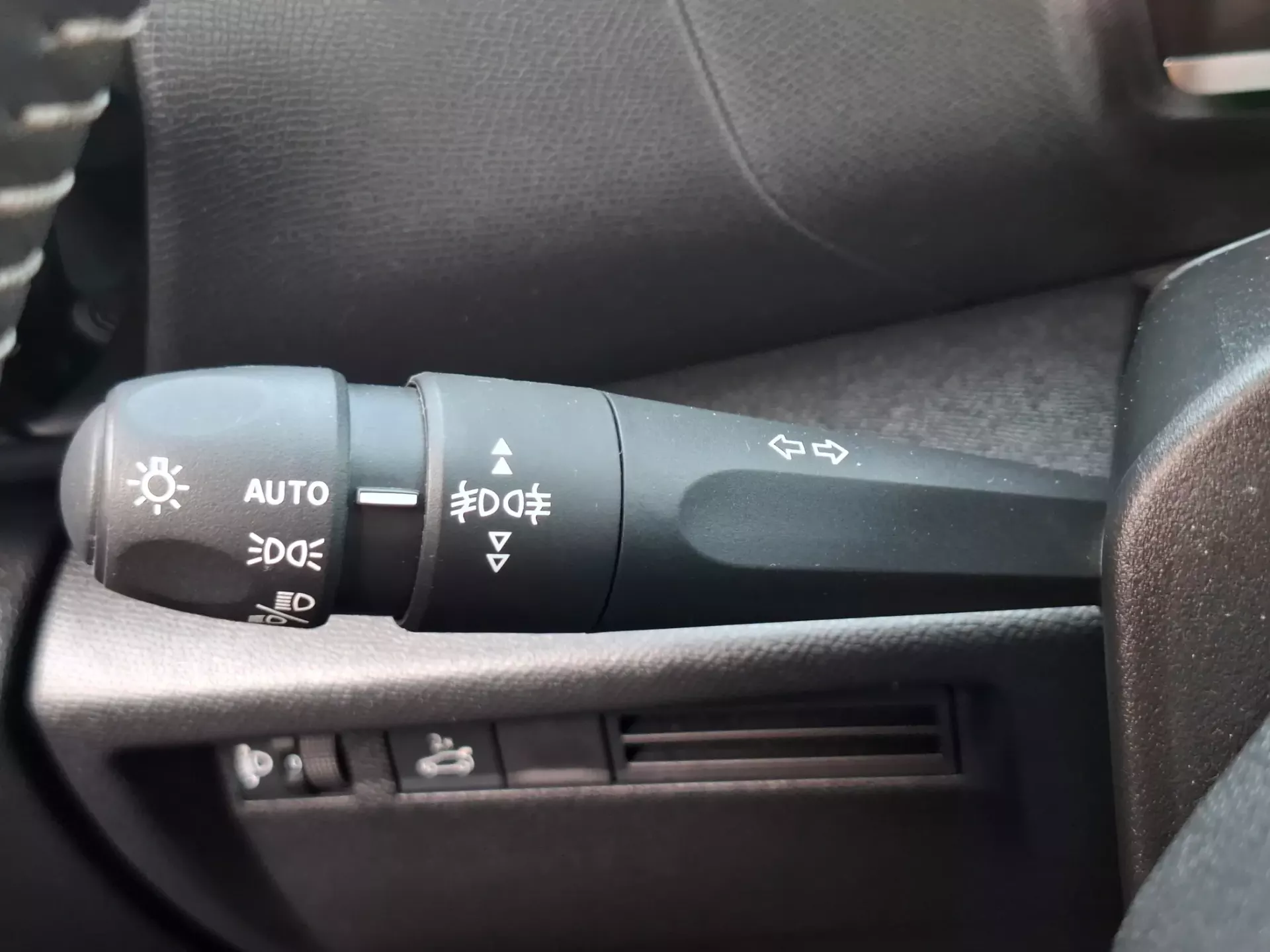 Citroën C4 X 1.2 PureTech Plus EAT8 6