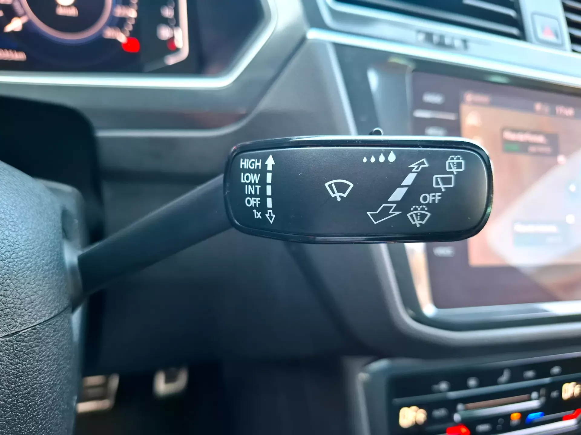 Volkswagen Tiguan 1.4 TSI eHybrid R-Line DSG 10