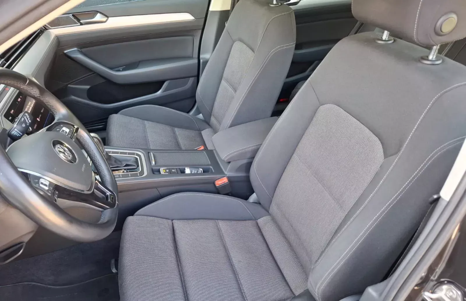 Volkswagen Passat Variant 1.6 TDi Confortline DSG 8