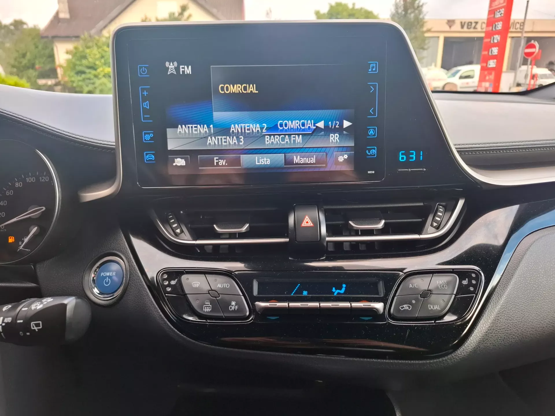 Toyota C-HR 1.8 Hybrid Square Collection 12