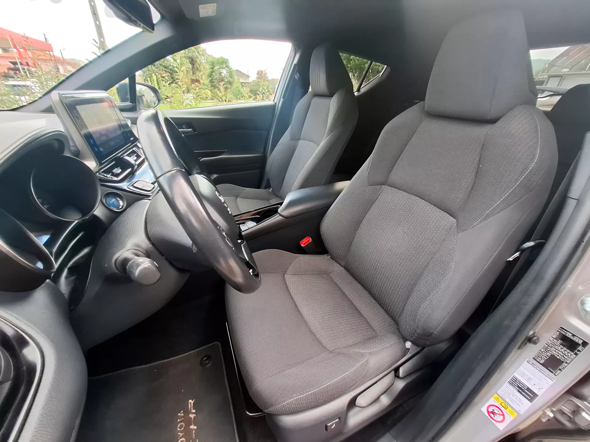 Toyota C-HR 1.8 Hybrid Square Collection 15