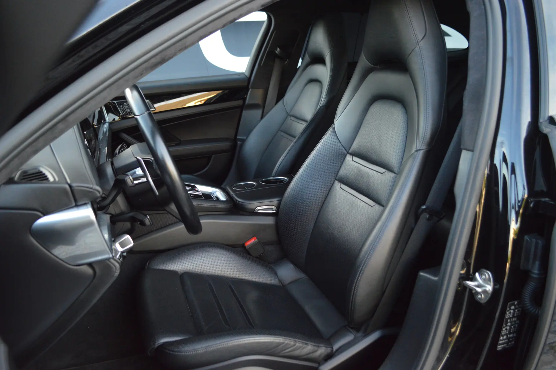 Porsche Panamera Sport Turismo Turbo S E-Hybrid 26
