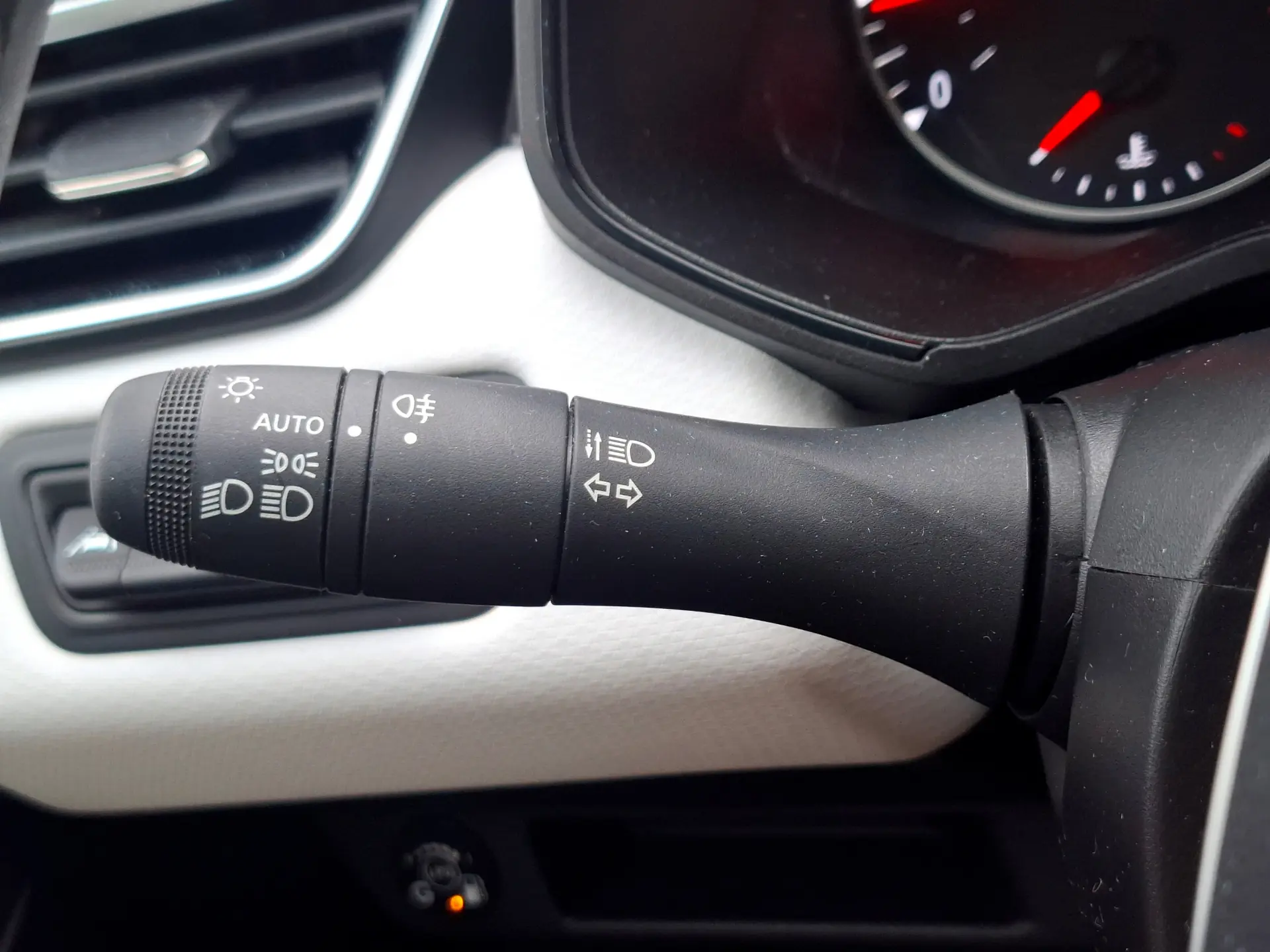 Renault Clio 1.0 TCe Evolution Bi-Fuel 9