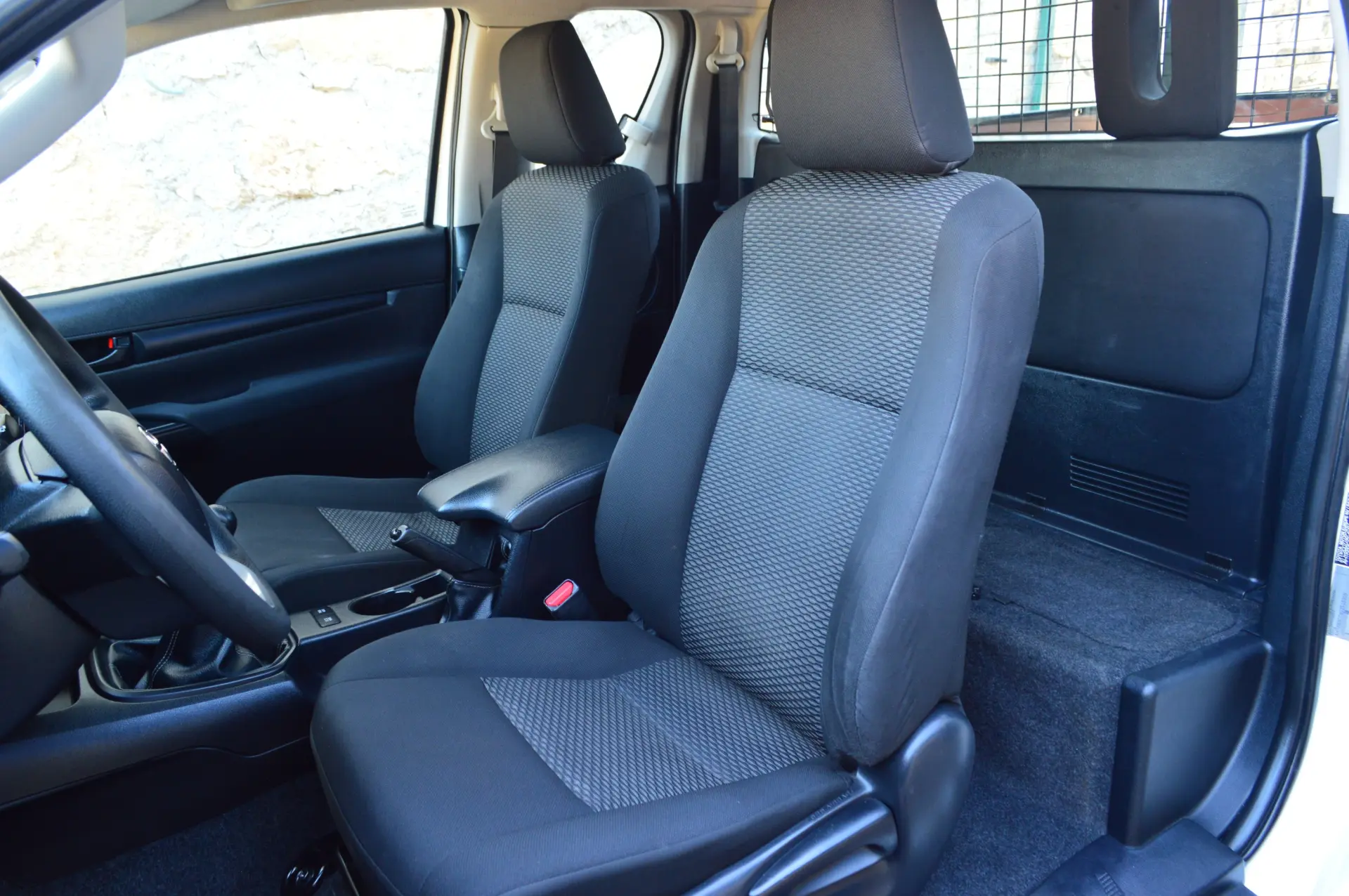 Toyota Hilux 2.4 D-4D 4WD CE CM 10