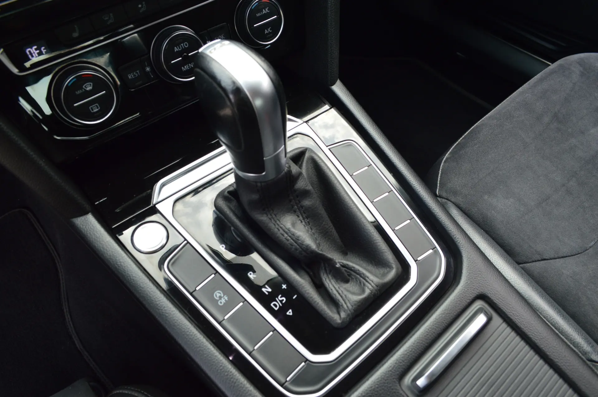 Volkswagen Arteon 2.0 TDI Elegance DSG 17