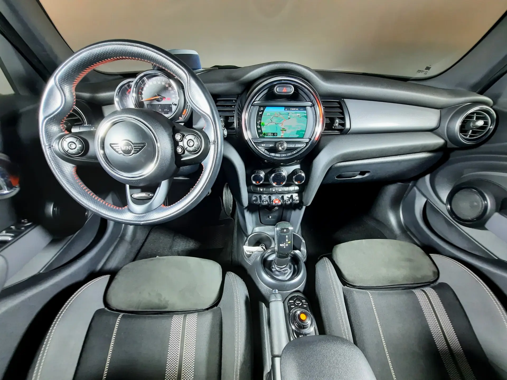 MINI 5 Portas Cooper D Aut. 16