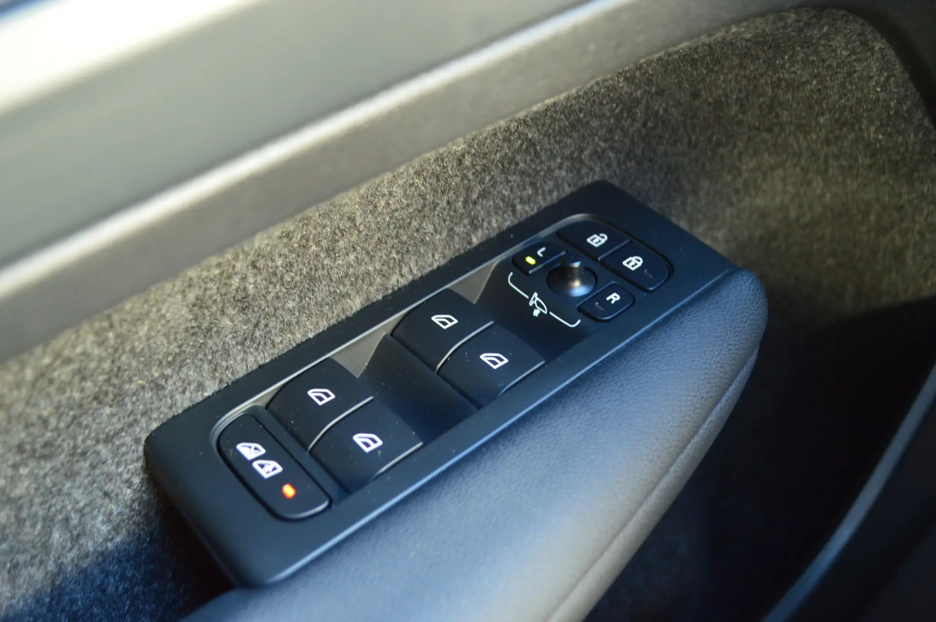 Volvo XC 40 Recharge Plus 6