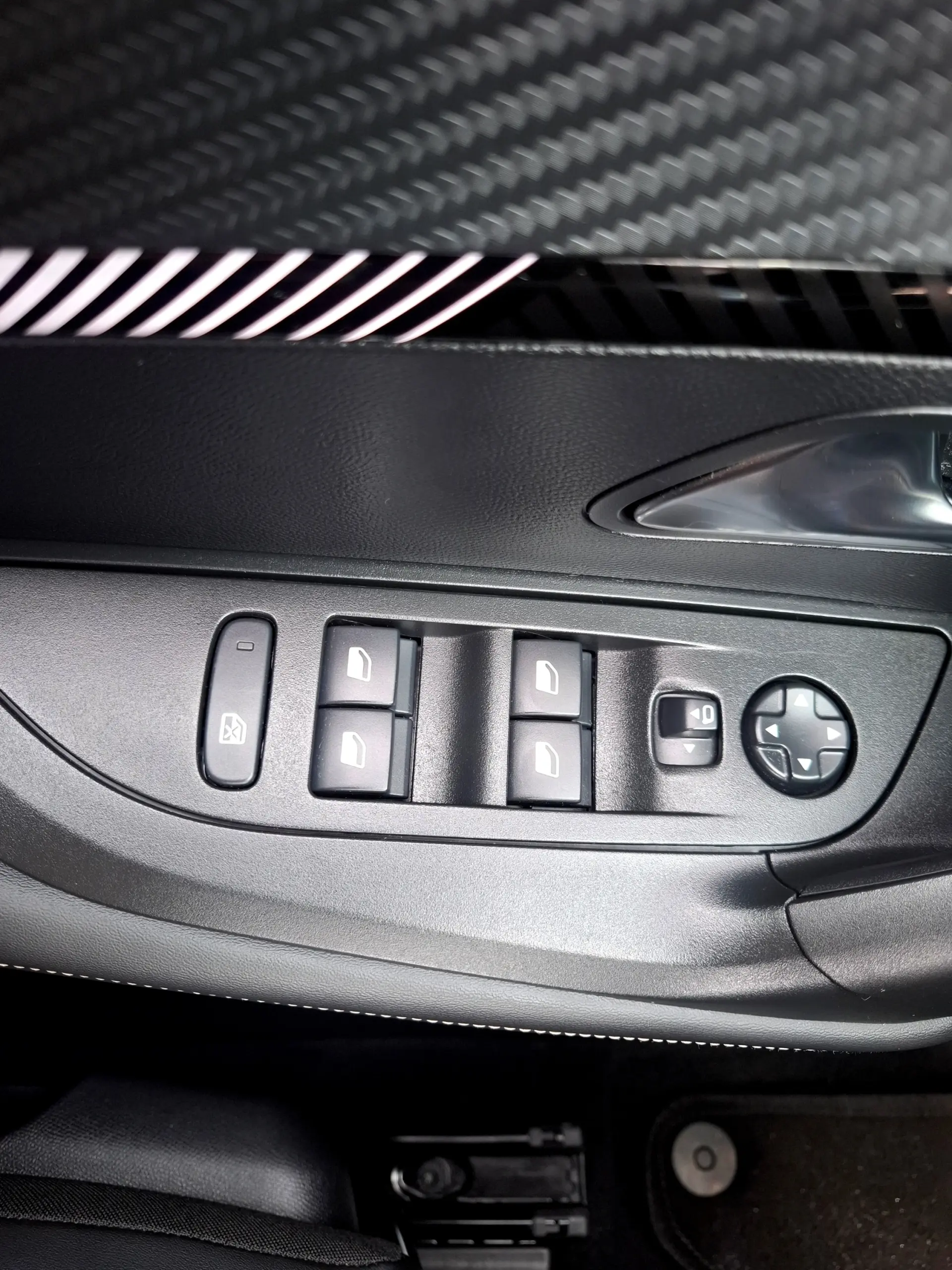 Peugeot 2008 1.2 Hybrid Allure e-DCS6 6