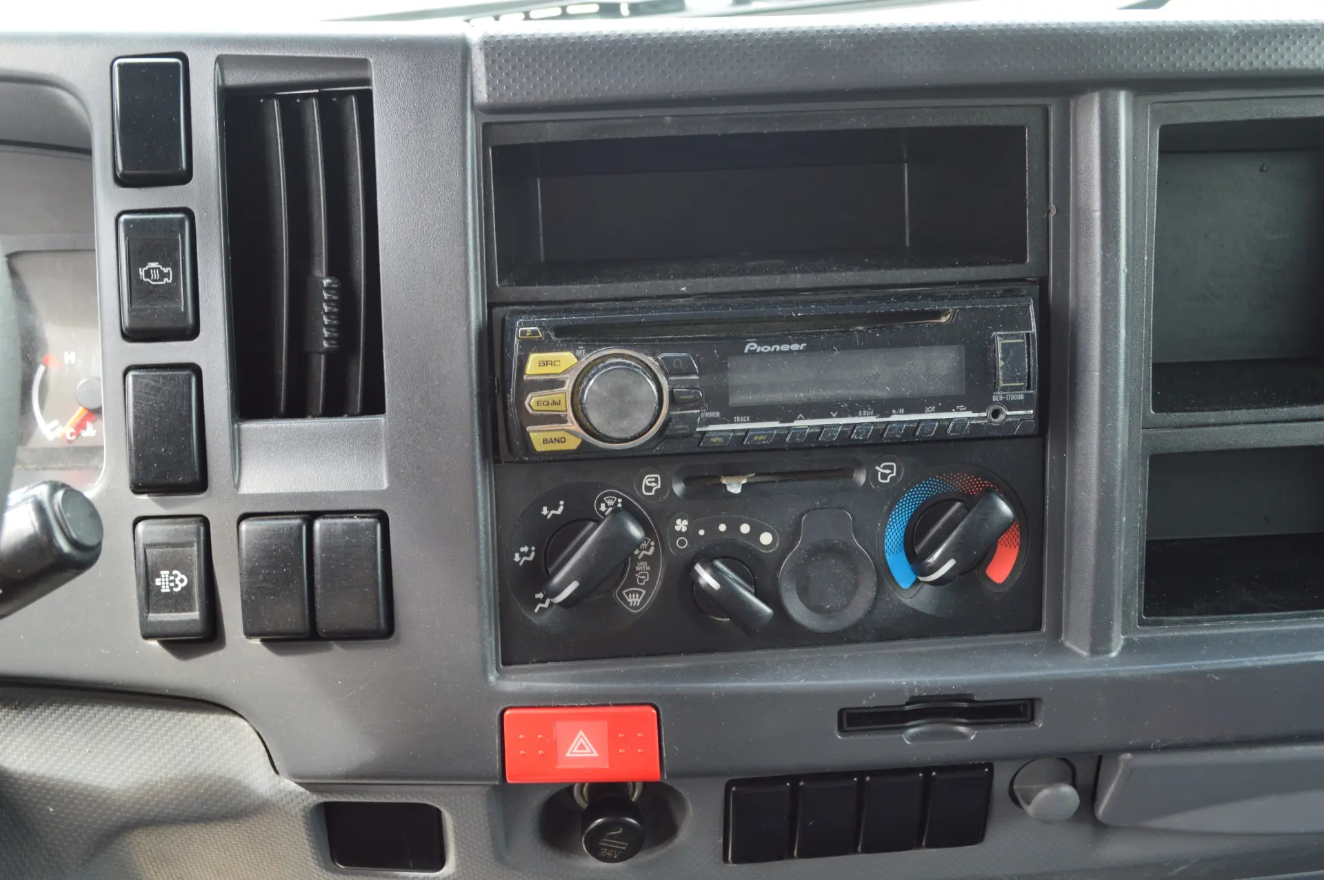 Isuzu NLR 35 11