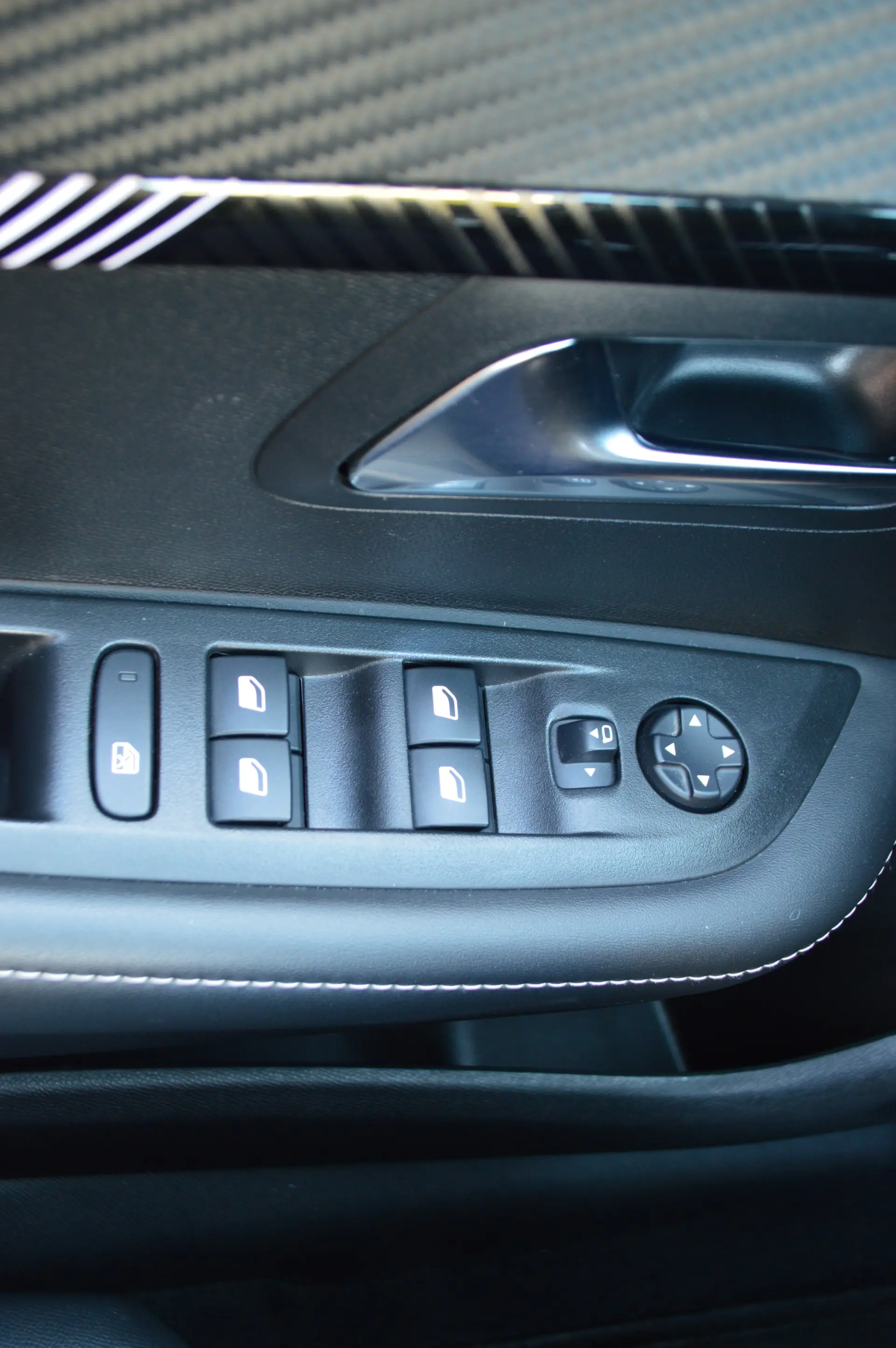 Peugeot 208 1.2 Allure 6