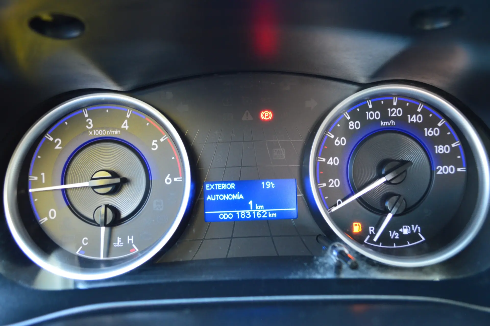 Toyota Hilux 2.4 D-4D 4WD CE CM 8