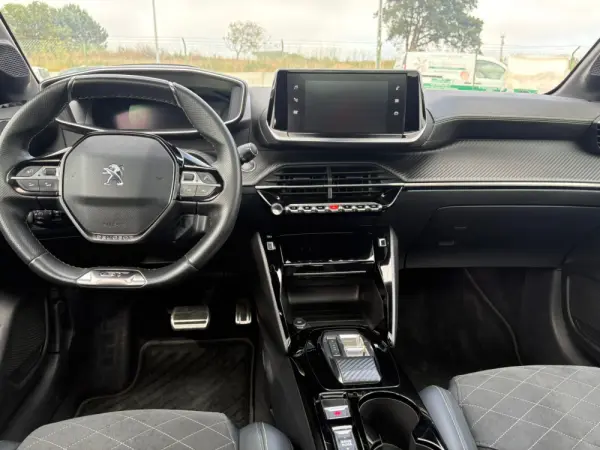 Peugeot e-208 GT+ 7