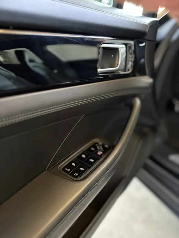 Porsche Panamera 4 E-Hybrid 12