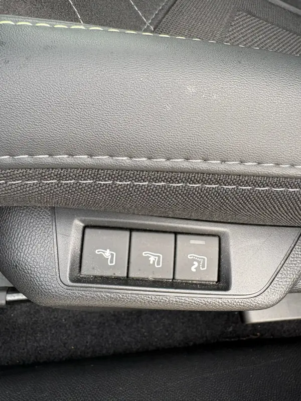 Peugeot e-208 GT+ 12
