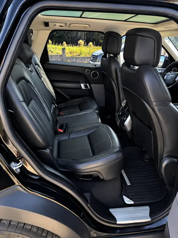 Land Rover Range Rover Sport P400e HSE Dynamic Stealth 11