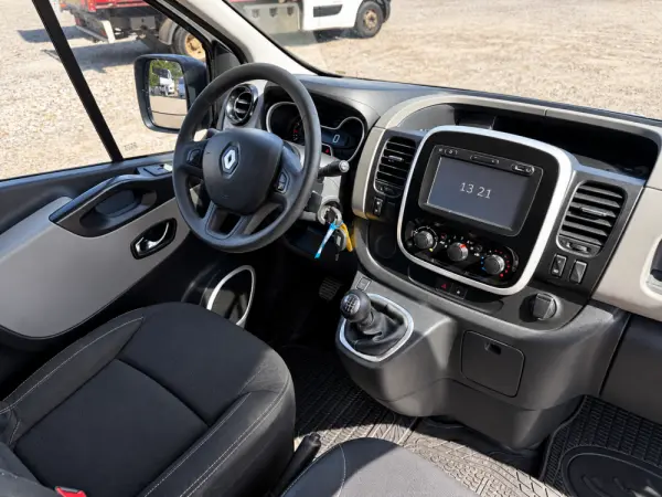 Renault Trafic 8