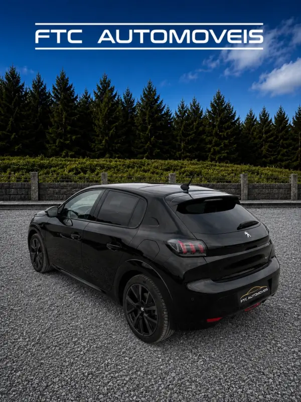 Peugeot e-208 GT+ 5