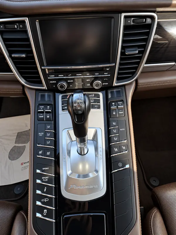 Porsche Panamera 3.0 V6 12