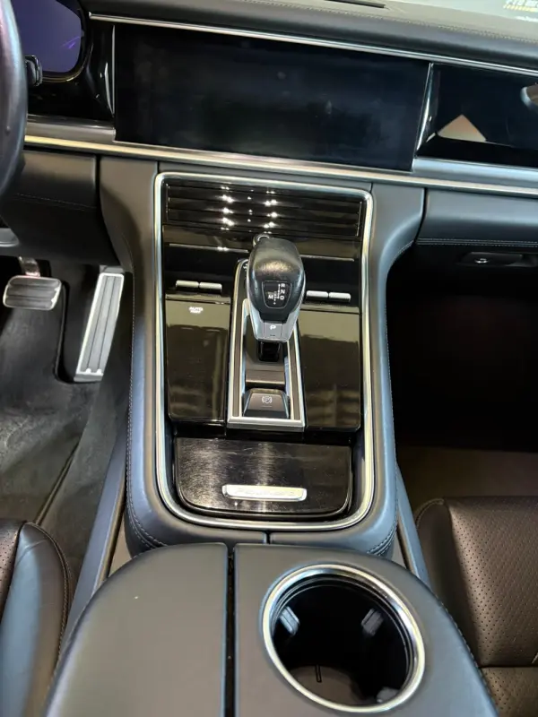 Porsche Panamera 4 E-Hybrid 16
