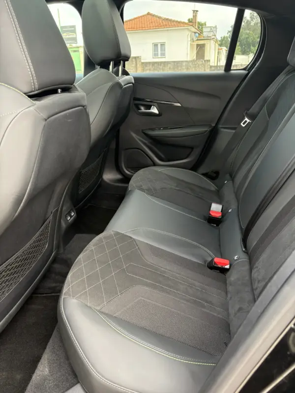 Peugeot e-208 GT+ 17