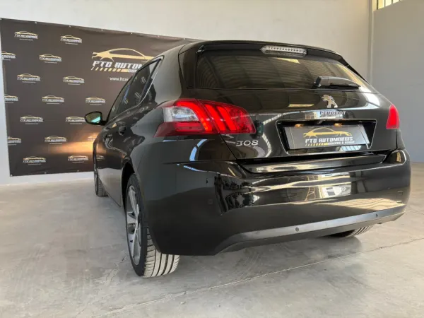 Peugeot 308 1.2 PureTech Style J17 5