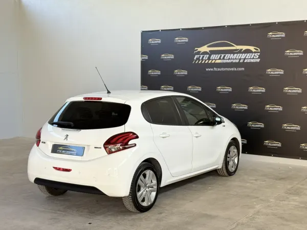 Peugeot 208 1.2 PureTech Style 6