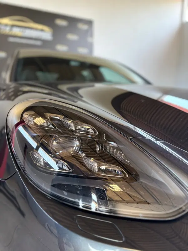 Porsche Panamera 4 E-Hybrid 7