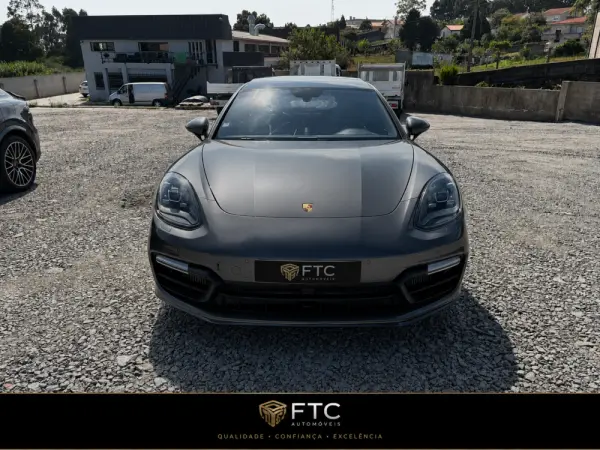Porsche Panamera 4 E-Hybrid Platinum Edition 2
