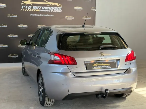 Peugeot 308 5