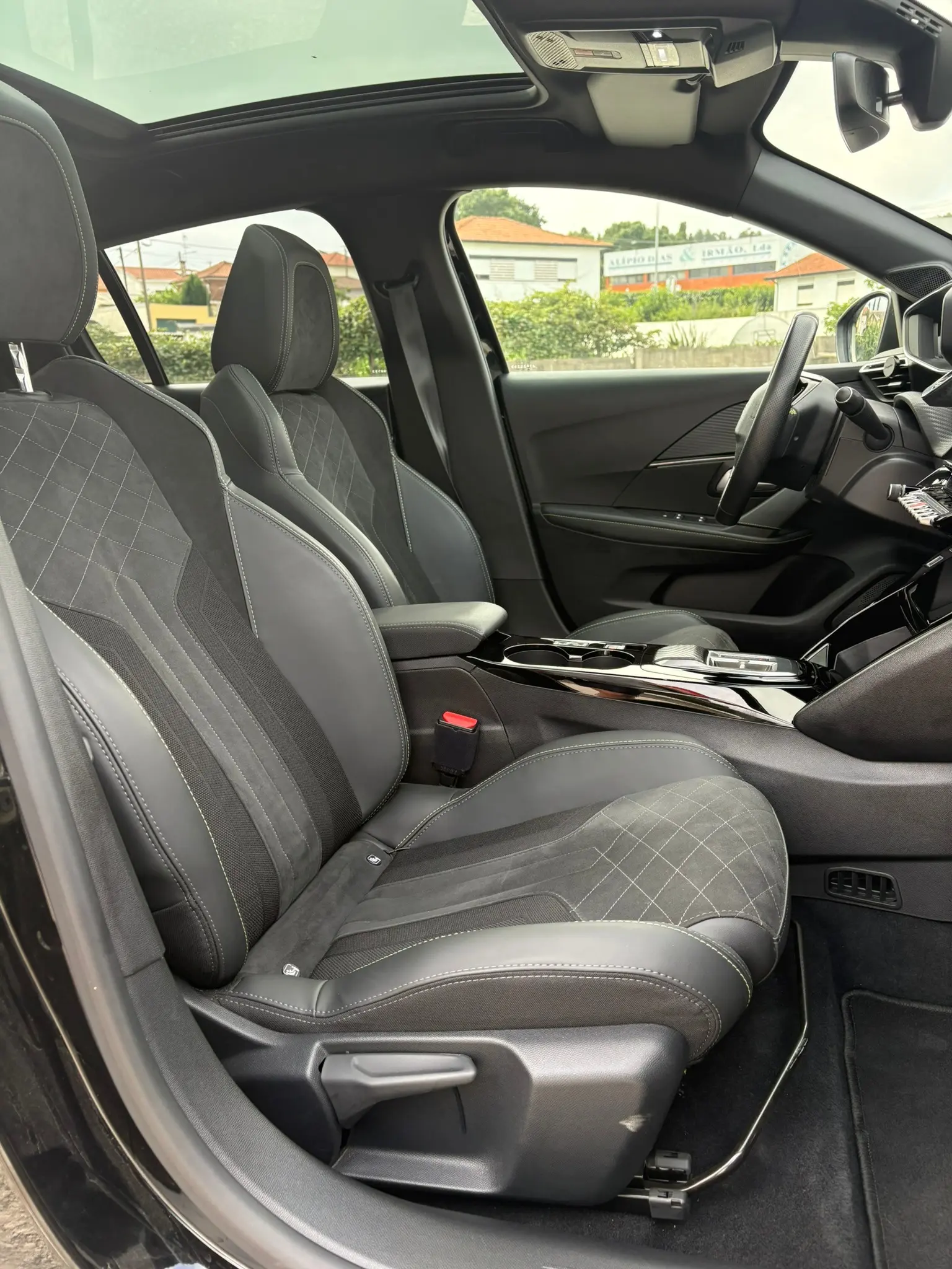 Peugeot e-208 GT+ 16