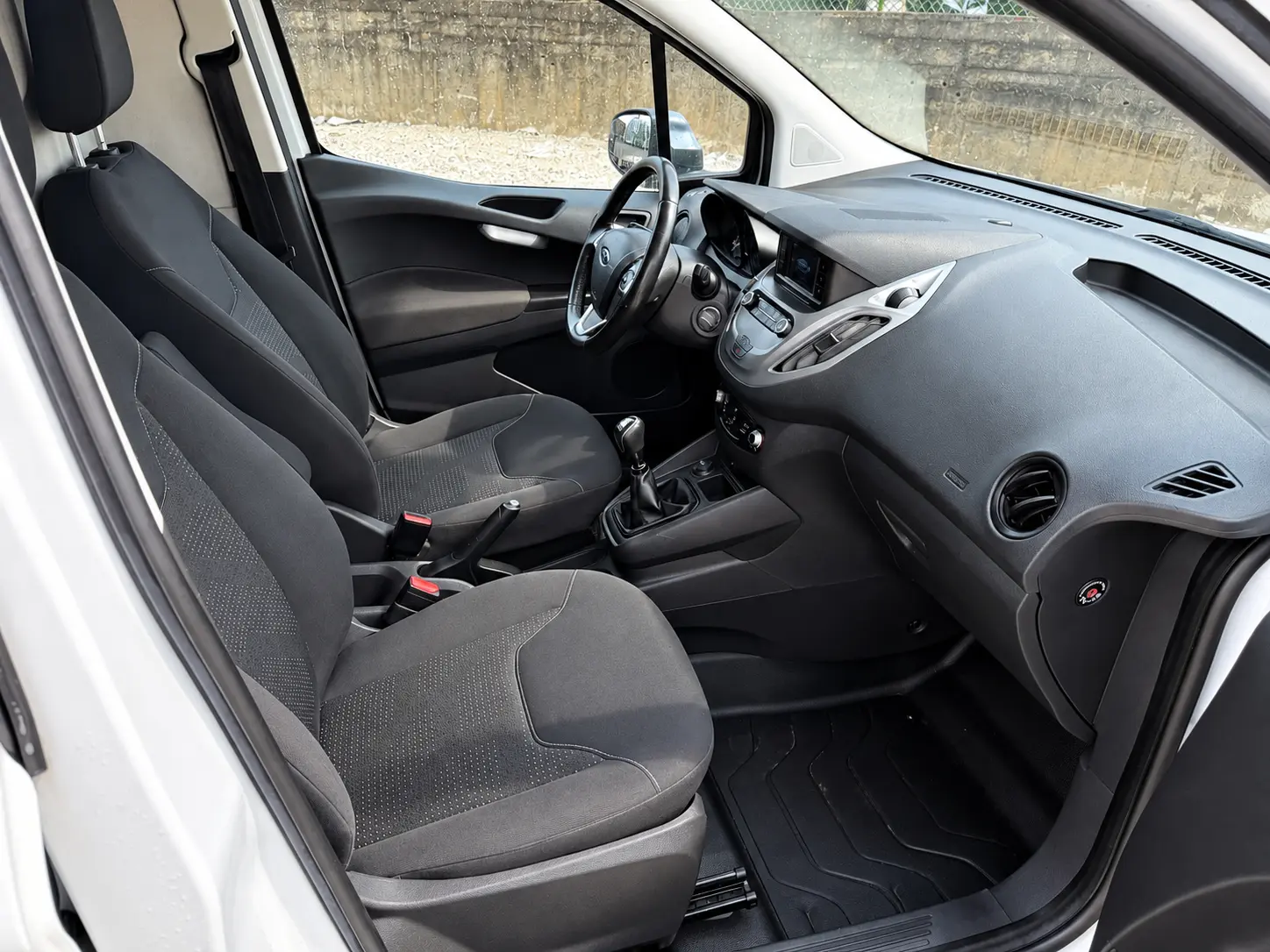 Ford Courier Transit Courier 1.5 75cv 8
