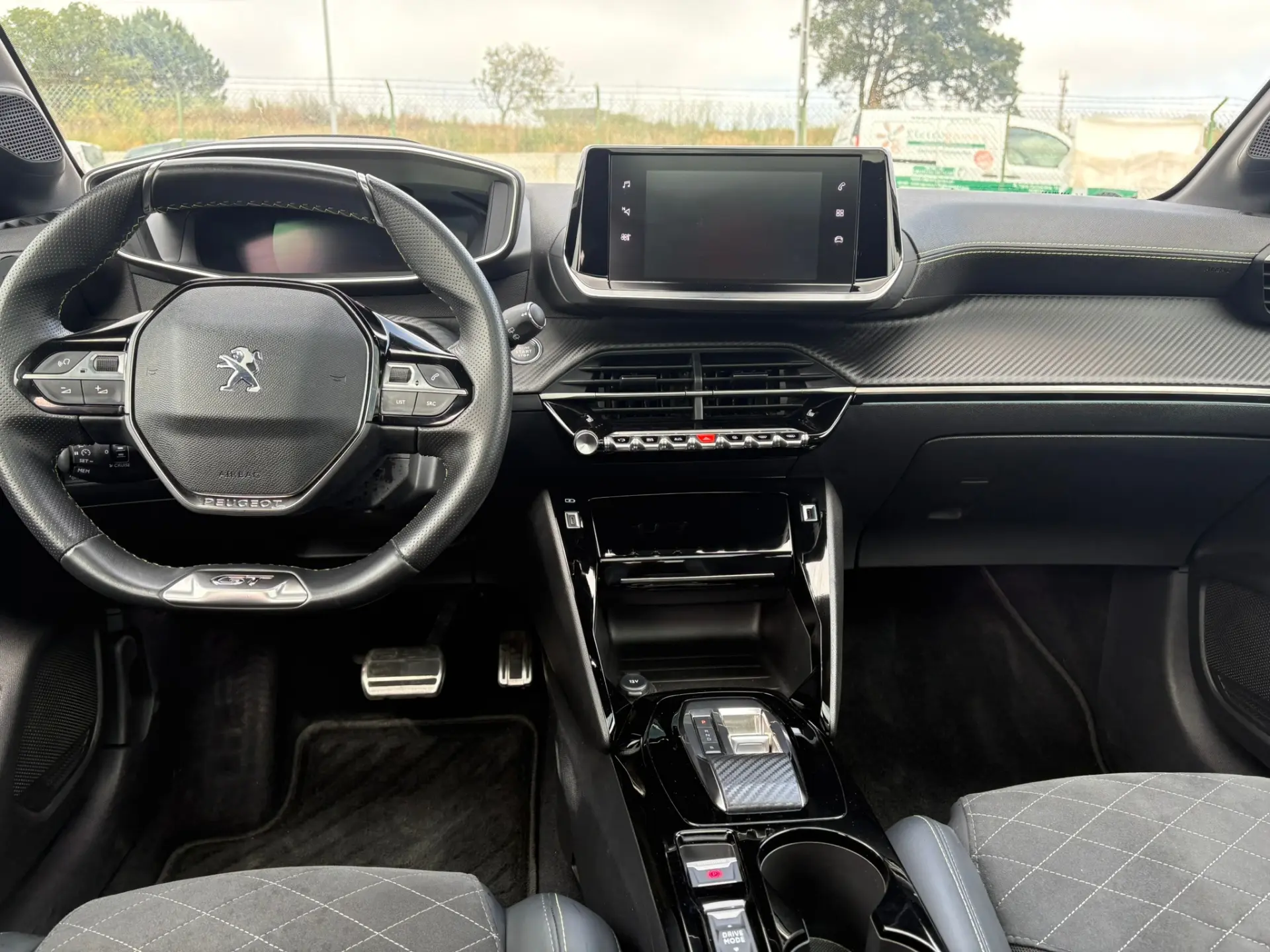 Peugeot e-208 GT+ 7