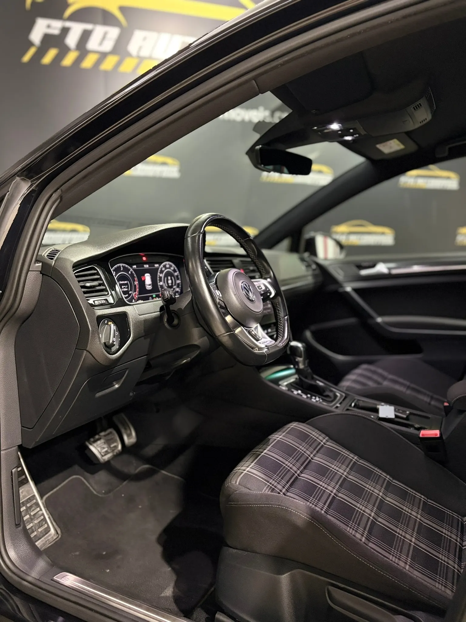 Volkswagen Golf 2.0 TDi GTD DSG 14