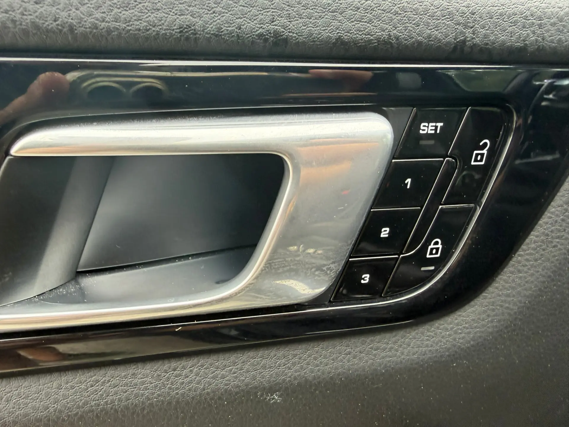 Porsche Cayenne E-Hybrid Platinum Edition 10