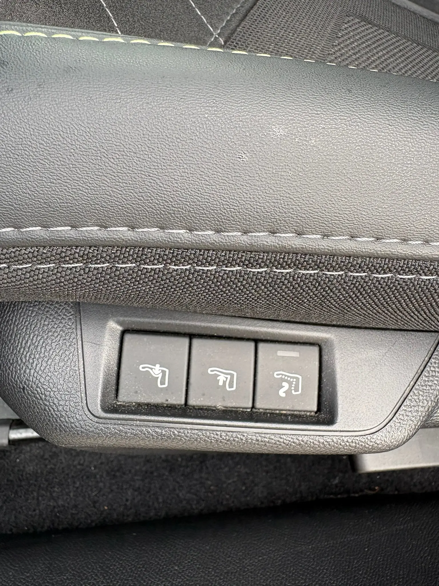 Peugeot e-208 GT+ 12