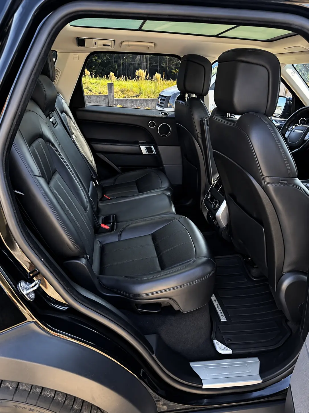 Land Rover Range Rover Sport P400e HSE Dynamic Stealth 11