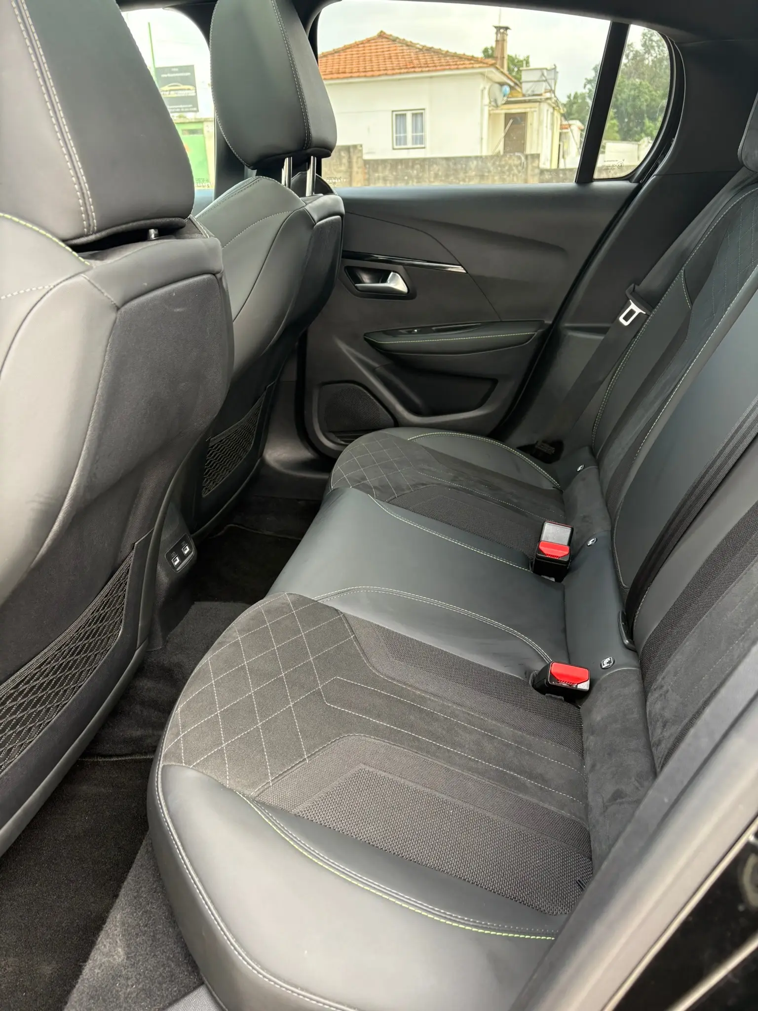 Peugeot e-208 GT+ 17