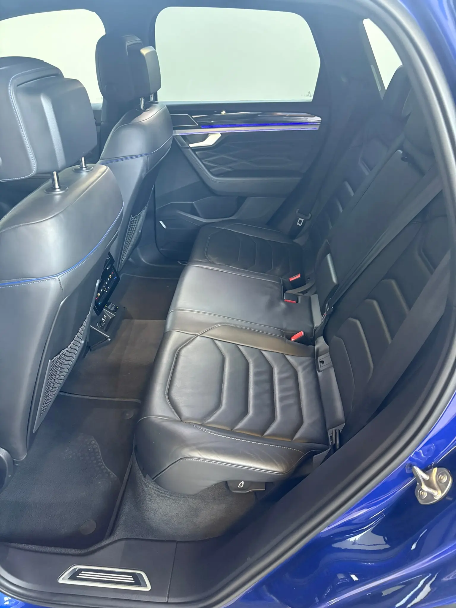 Volkswagen Touareg 3.0 TSI e-Hybrid R 11