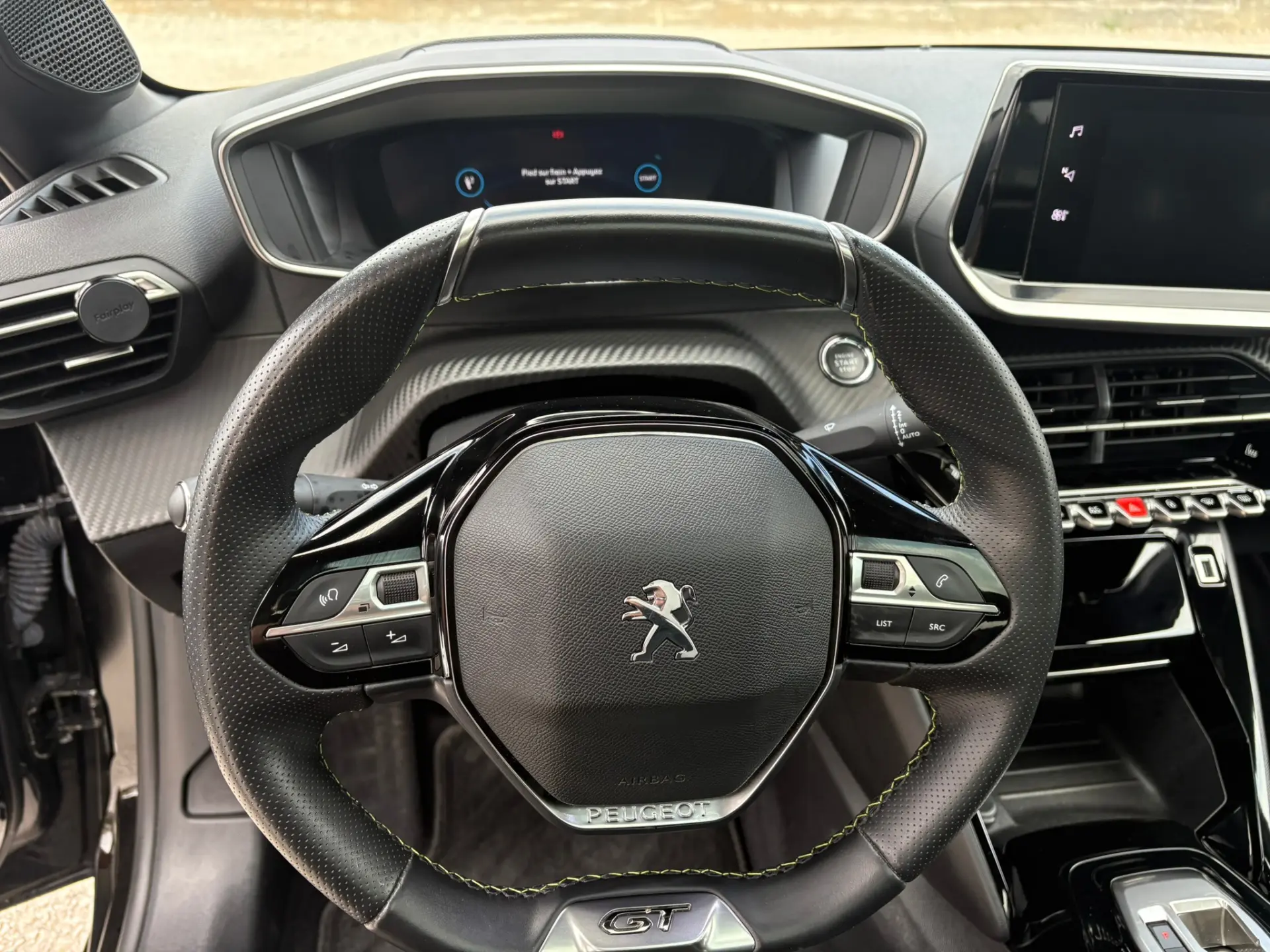 Peugeot e-208 GT+ 8