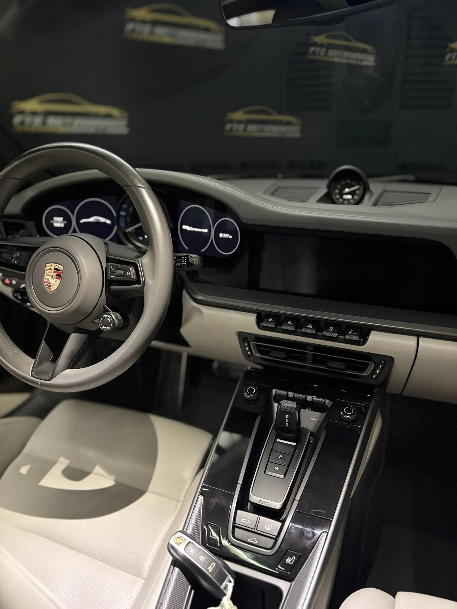 Porsche 911 (992) Carrera 4S PDK 8