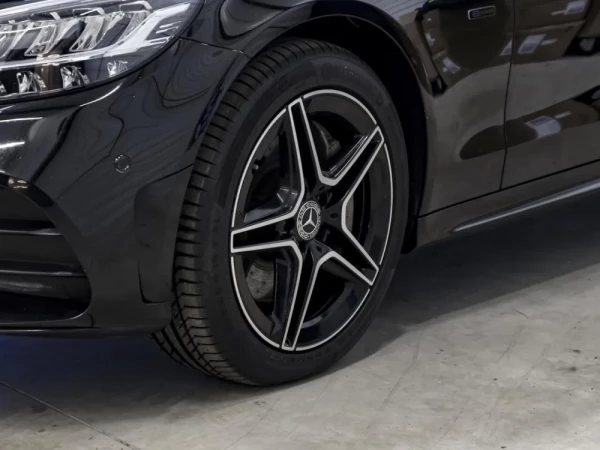 Mercedes-Benz C 300 de AMG Line 9