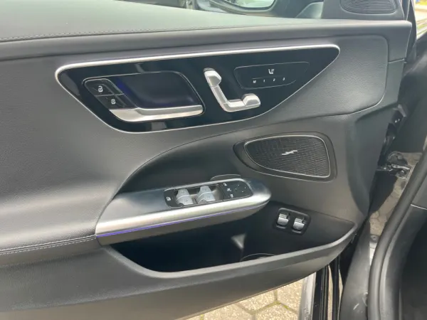 Mercedes-Benz C 300 e AMG Line 11