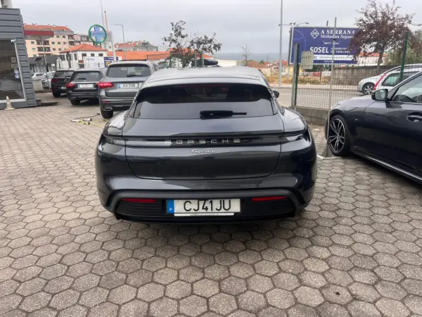 Porsche Taycan Sport Turismo Standard 6