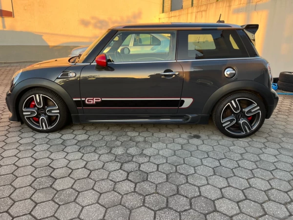 MINI 3 Portas Cooper GP2 10
