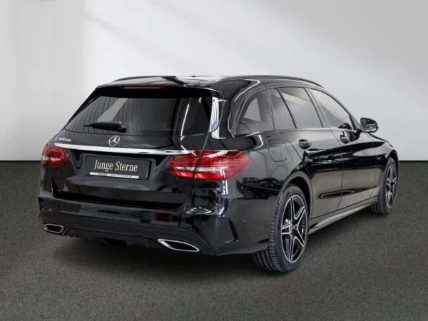 Mercedes-Benz C 300 de AMG Line 4